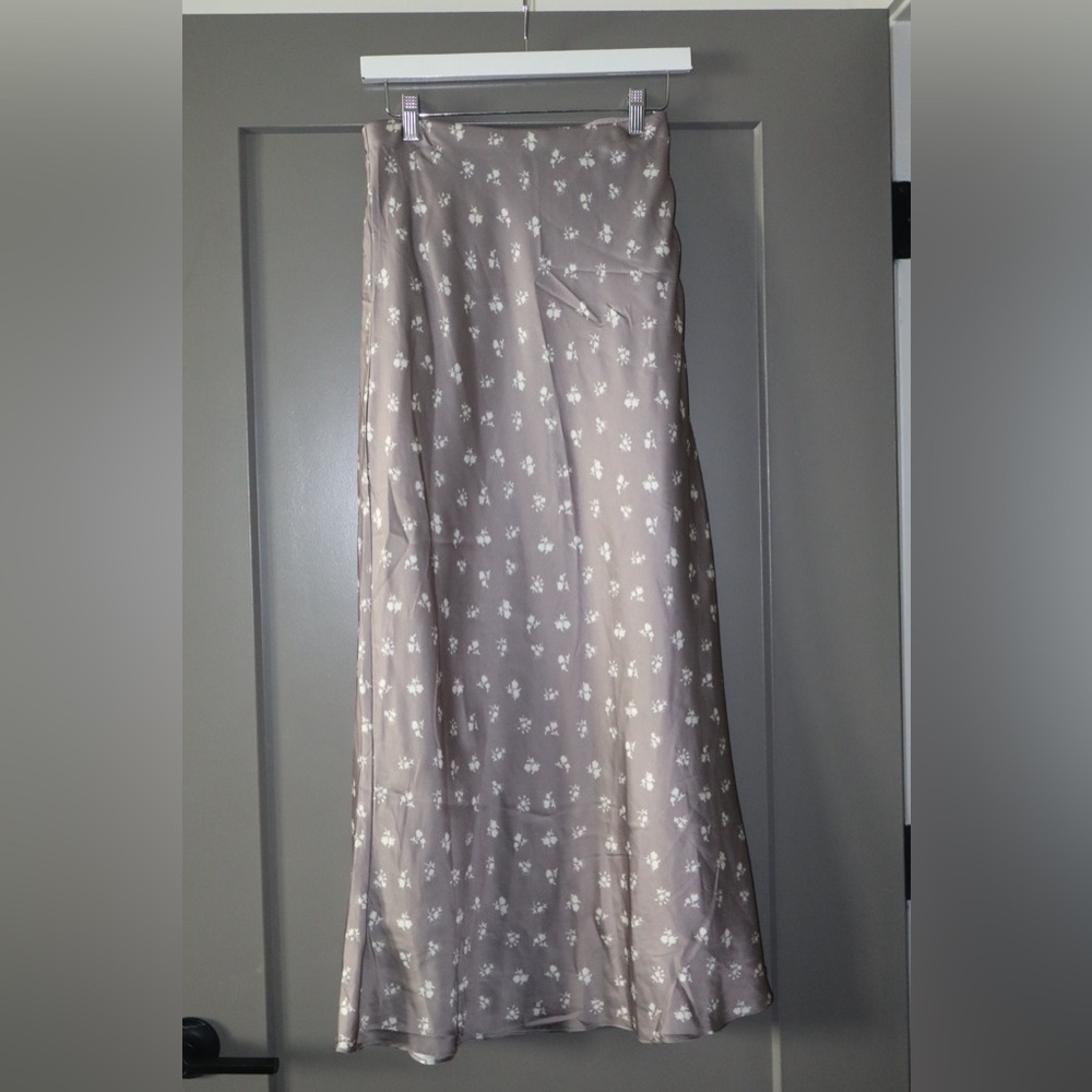 Storia Gray Floral Women's Skirt NWT